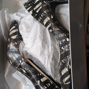Jessica Simpson 7.5 Zebra/ Snake